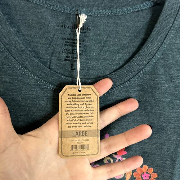 Natural Life Kindness Matters Graphic Tee Womens Size Large Teal Pink NWT - Picture 3 of 4